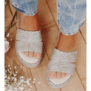 MATISSE Beach Layback Platform Sandal Vegan withcut out Slip on style Size 9M